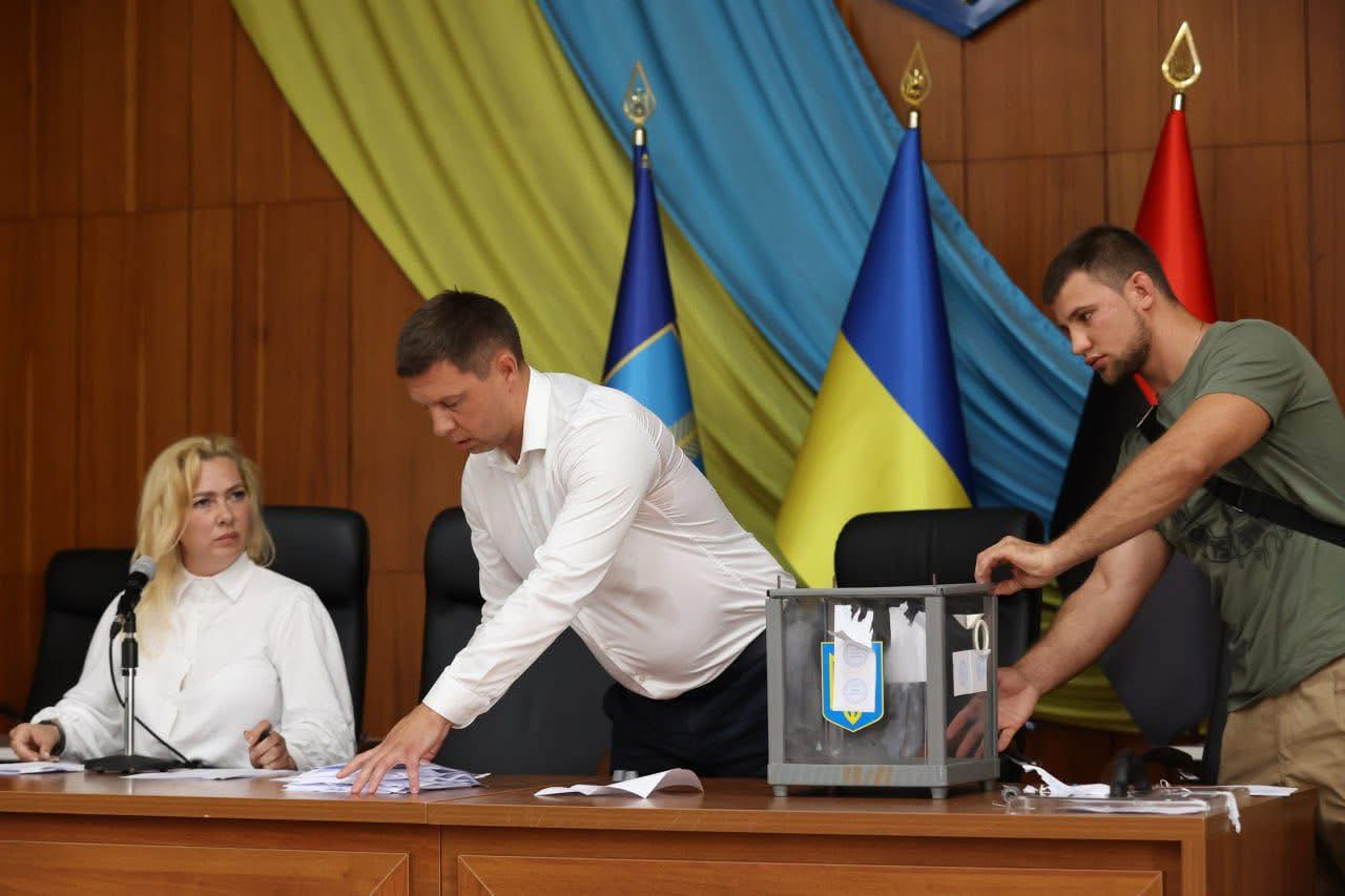 В Ірпені депутати оголосили недовіру міському голові Олександру Маркушину