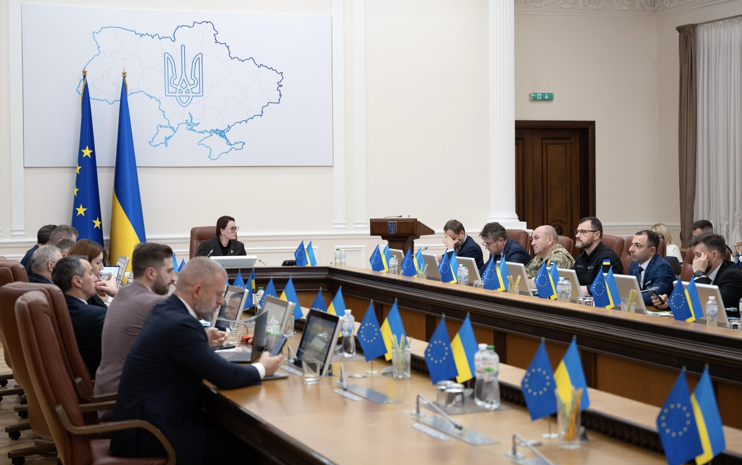 Уряд дозволив безперешкодний виїзд чоловіків 18–22 років