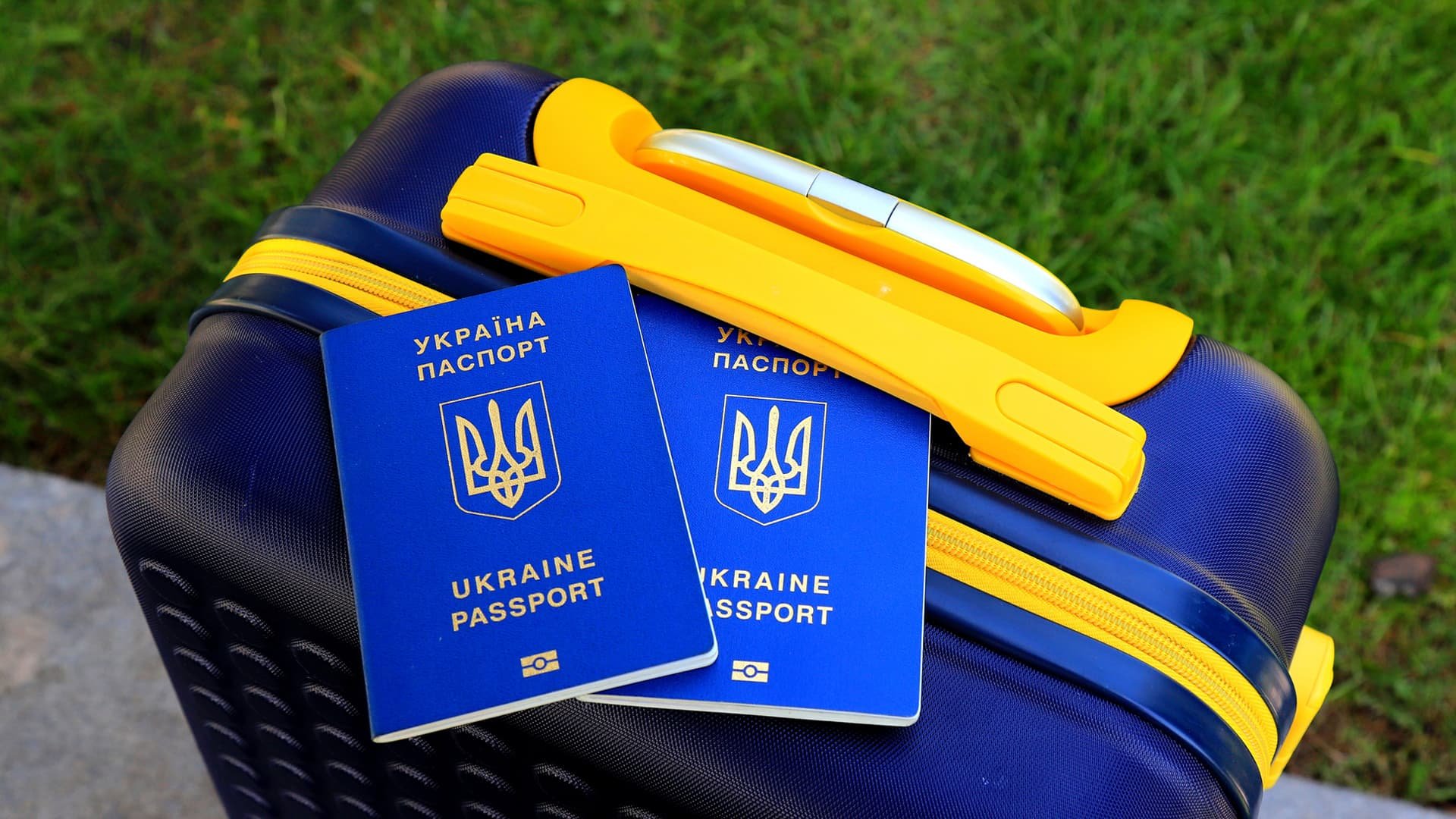 Масовий виїзд молодих чоловіків з України: експерти попереджають про «демографічний провал»